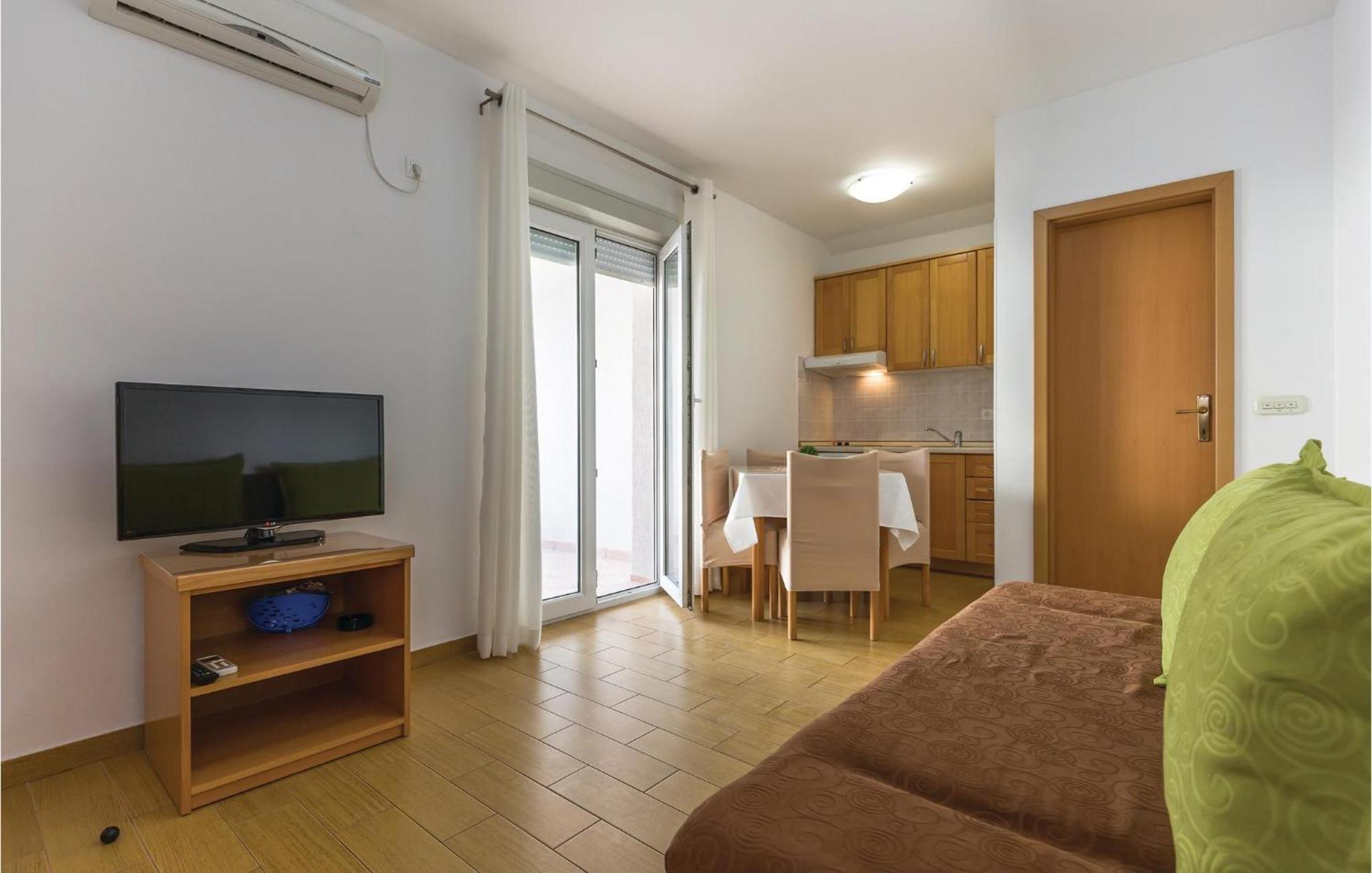 Stunning Apartment In Makarska With Wifi Exterior foto